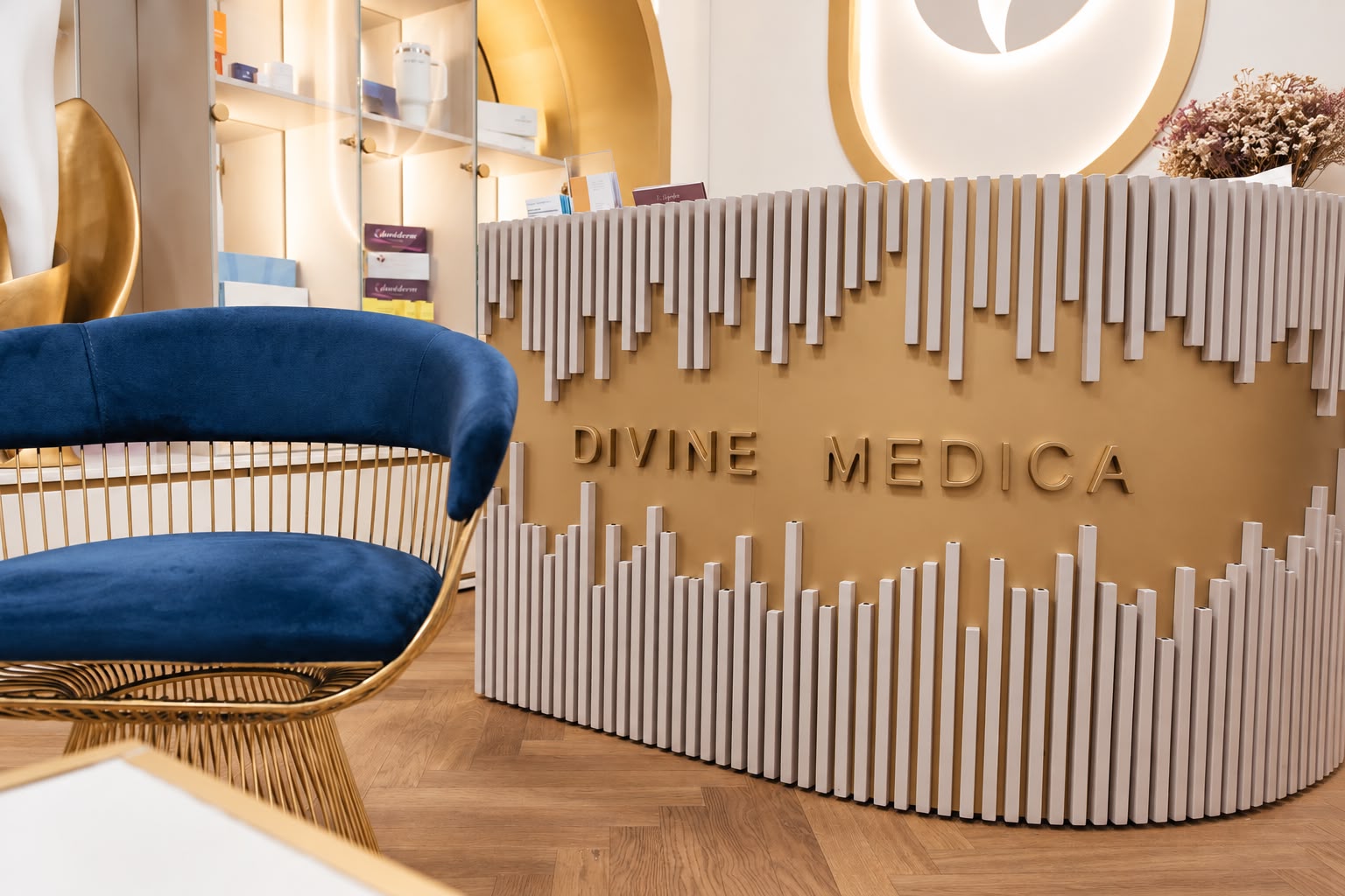 Empfangsbereich der DIVINE Medica Praxis in München